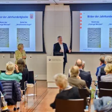 Dr. Alexander Jehn referiert über die Glocken aus Apolda und den Glauben an den gesamtdeutschen demokratischen Neubeginn 1948
