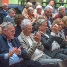 Im Publikum: Prof. Dr. Felix Semmelroth, Stadtrat a.D., neben Dr. Thomas Dürbeck